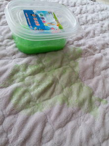 泡泡膠不小心弄到沙發墊子怎么去掉